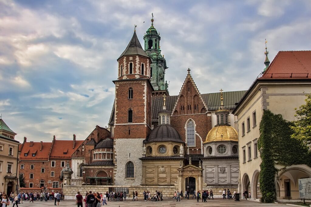 wawel 3683040 1280 1 - Farm & Leisure Tours